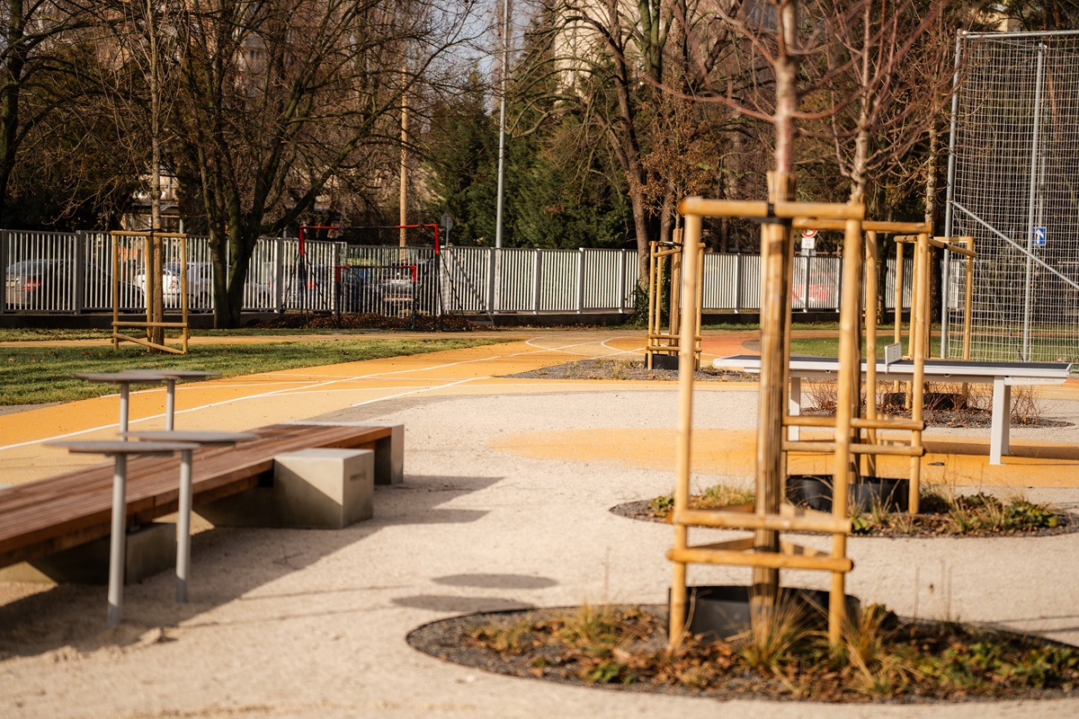 Školský areál na Kornela Mahra je dokončený.