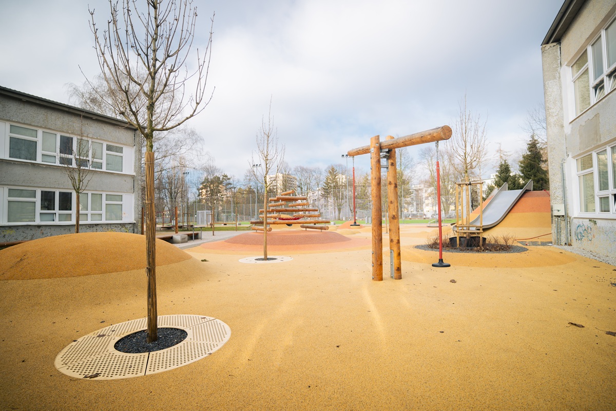 Školský areál na Kornela Mahra je dokončený.