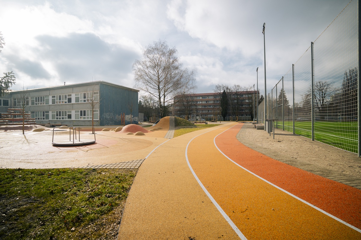 Školský areál na Kornela Mahra je dokončený.