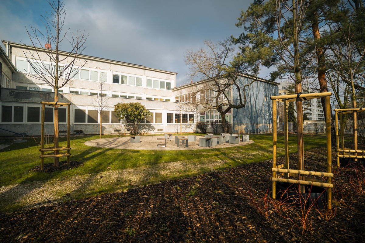 Školský areál na Kornela Mahra je dokončený.