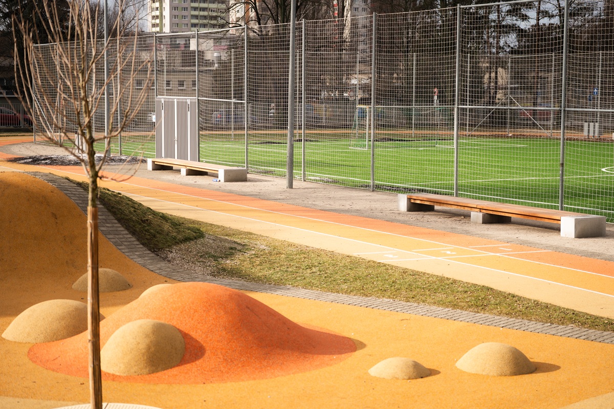 Školský areál na Kornela Mahra je dokončený.