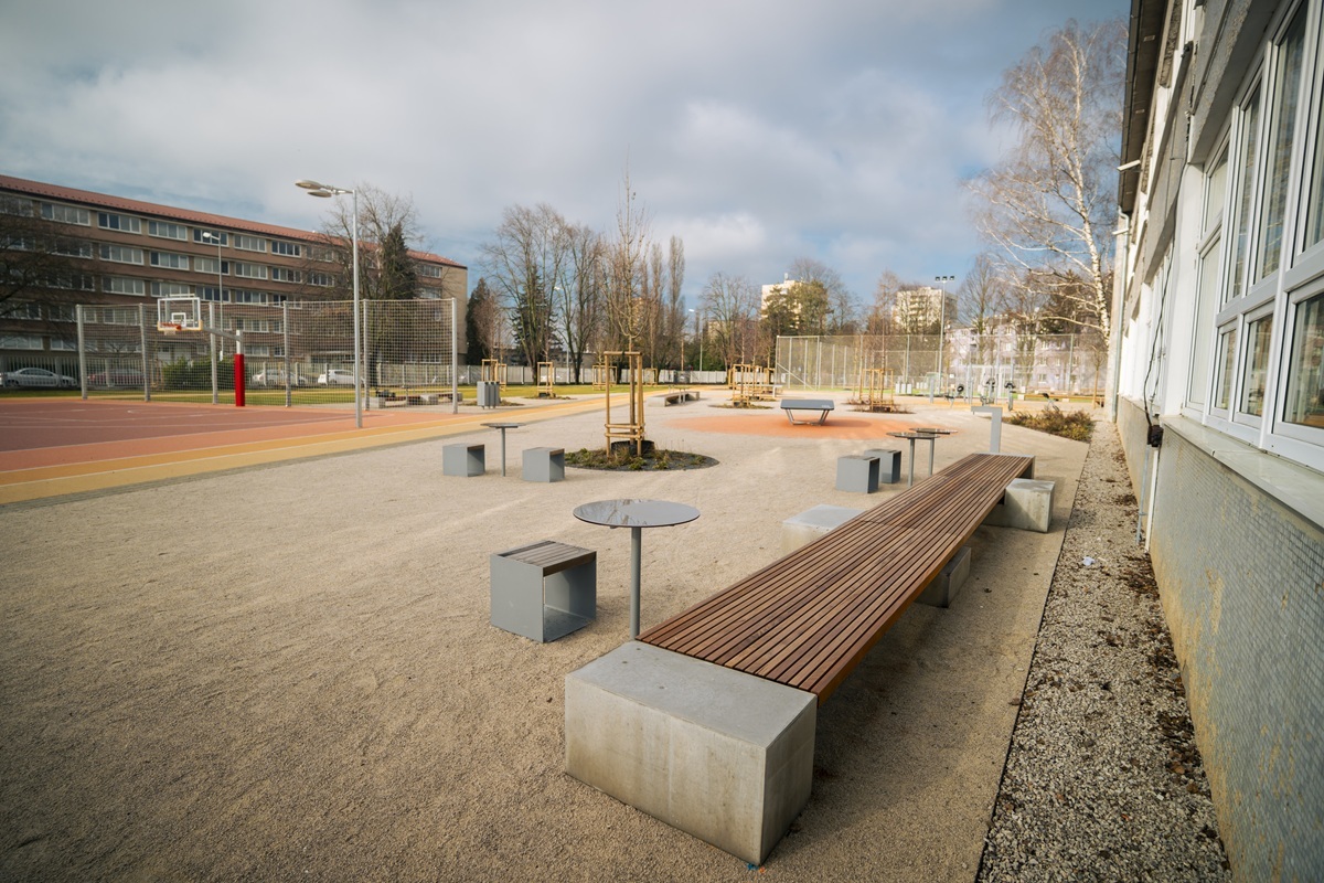 Školský areál na Kornela Mahra je dokončený.