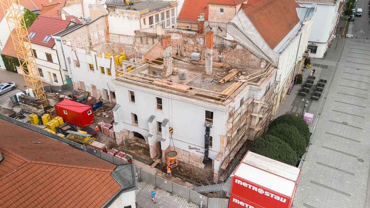 Budova Prachárne sa nachádza v priamom centre mesta na Radlinského ulici. 