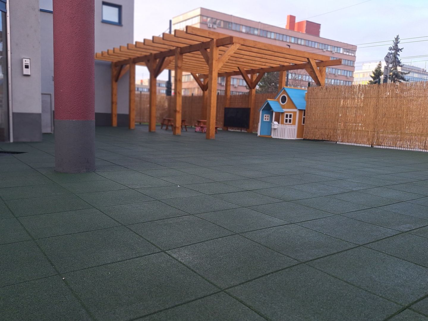 Križovatka Mierová – Kaštieľska v Ružinove 