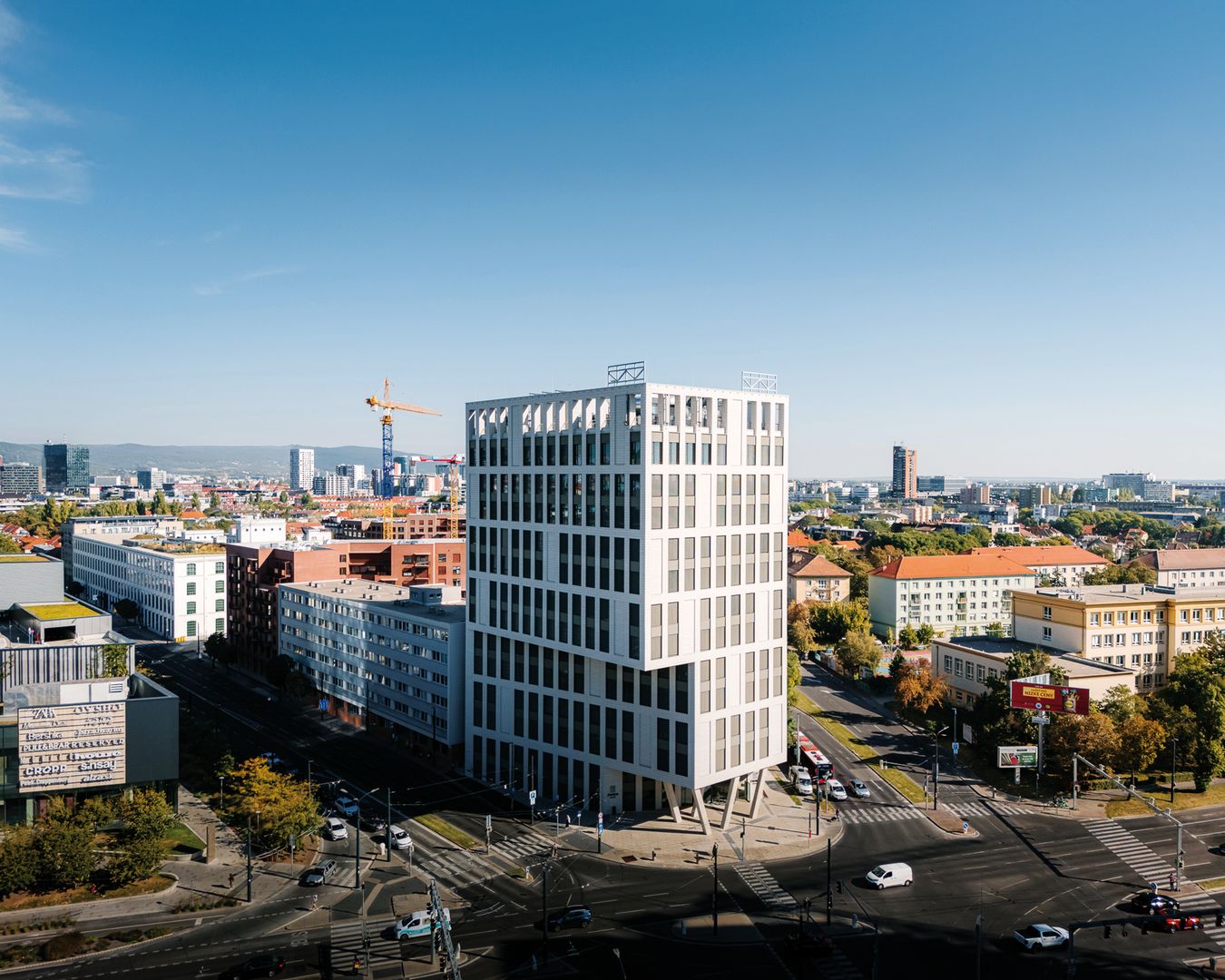 Kancelárska veža Zwirn Office, Bratislava-Ružinov, architektúra Compass Architekti 