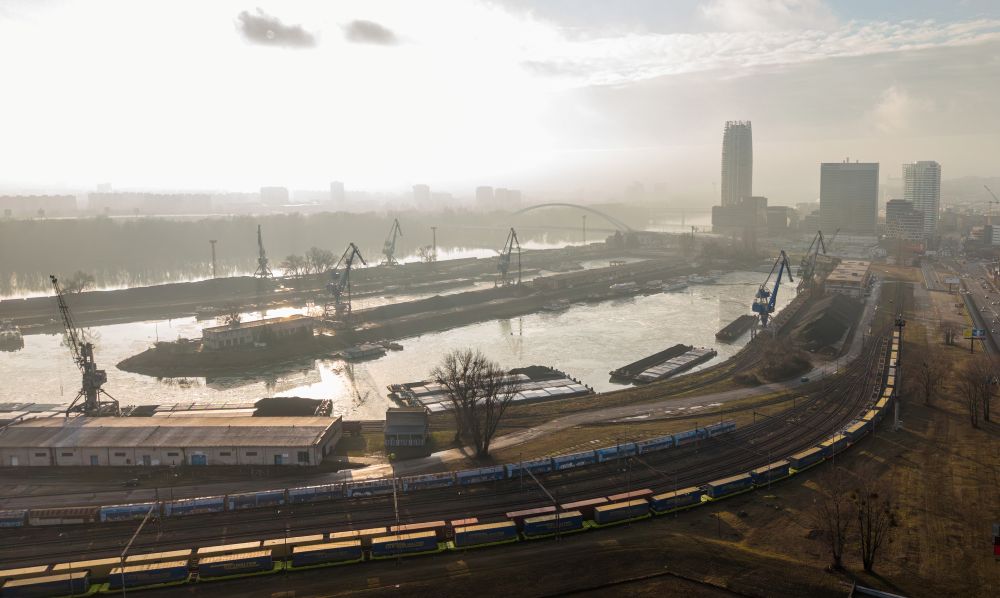 Bazén Zimného prístavu v Bratislave Bazén Zimného prístavu v Bratislave