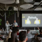 Prezentácia spíkrov na tému interiérov, partnerstiev a podnikania