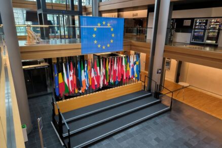 Vlajkosláva a schody k nej, sú miestom pre oficiálne fotografie.