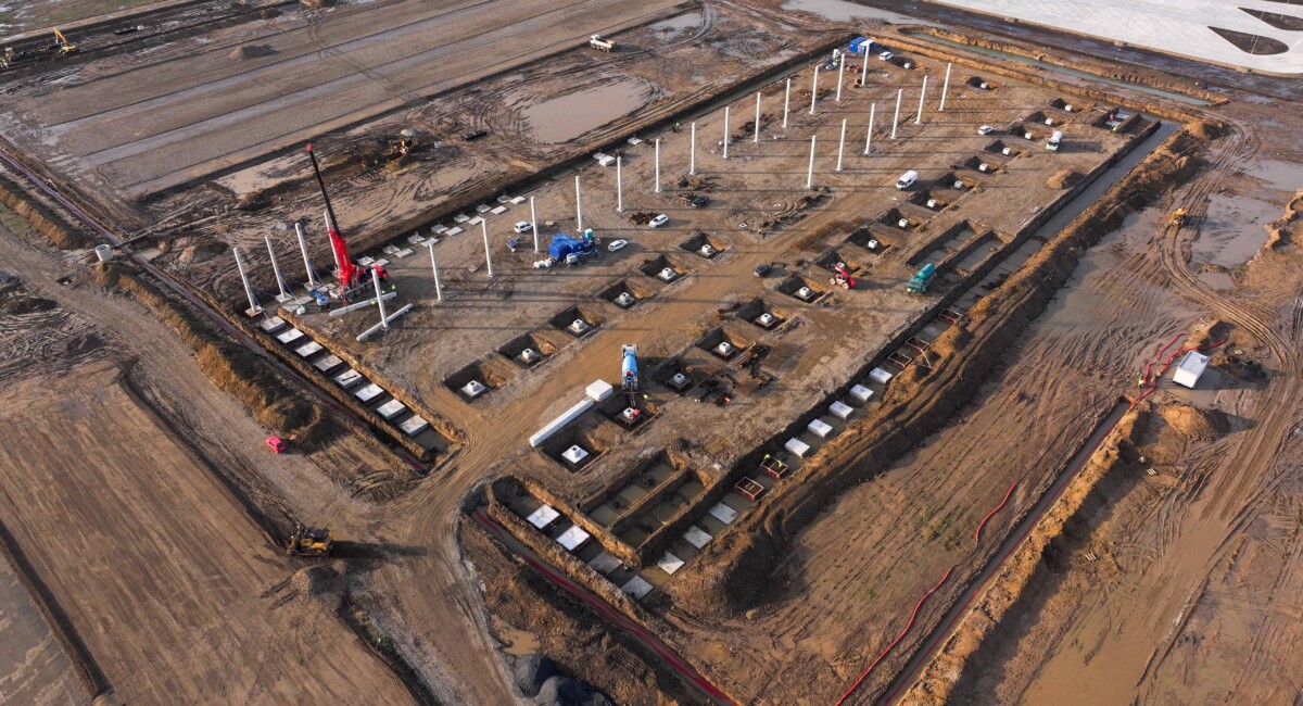 Logis One Park Košice je  priemyselný areál navrhnutý pre skladovanie, distribúciu, výrobu a montáž.