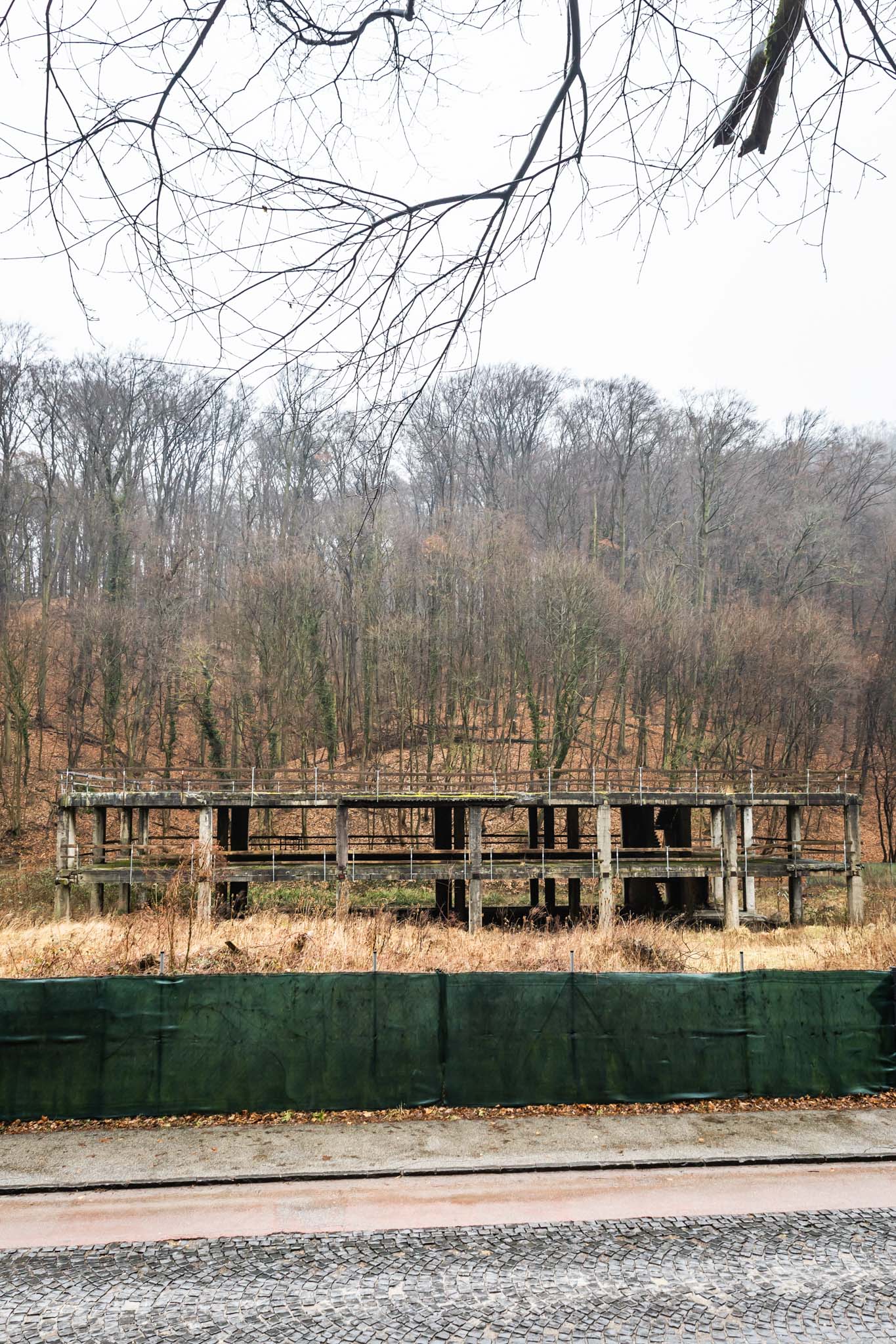 Skelet nikdy nedokončenej Rybárskej reštaurácie