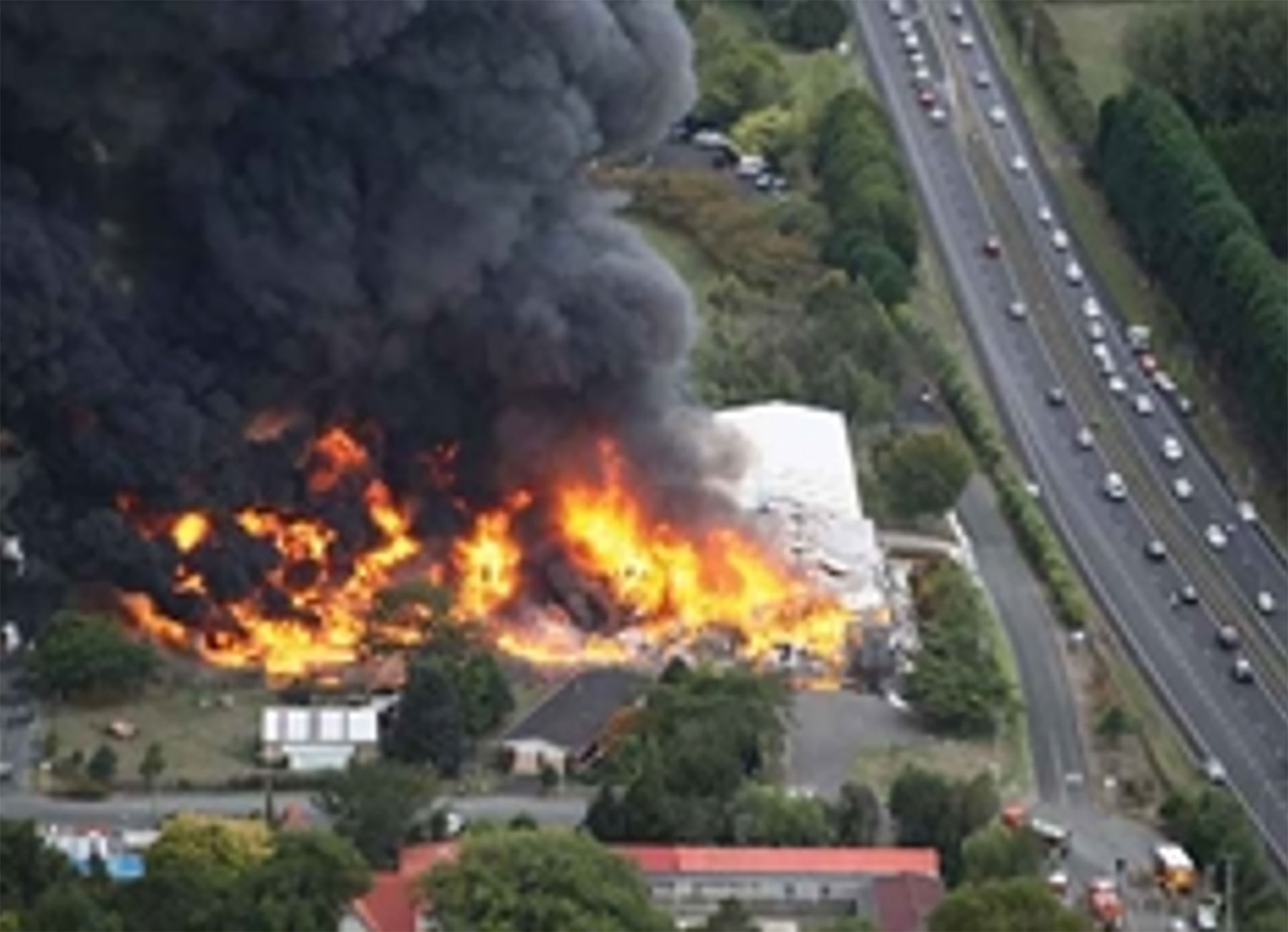 Obr. 1 Výbuch v obchodnom dome v Tamahere na Novom Zélande