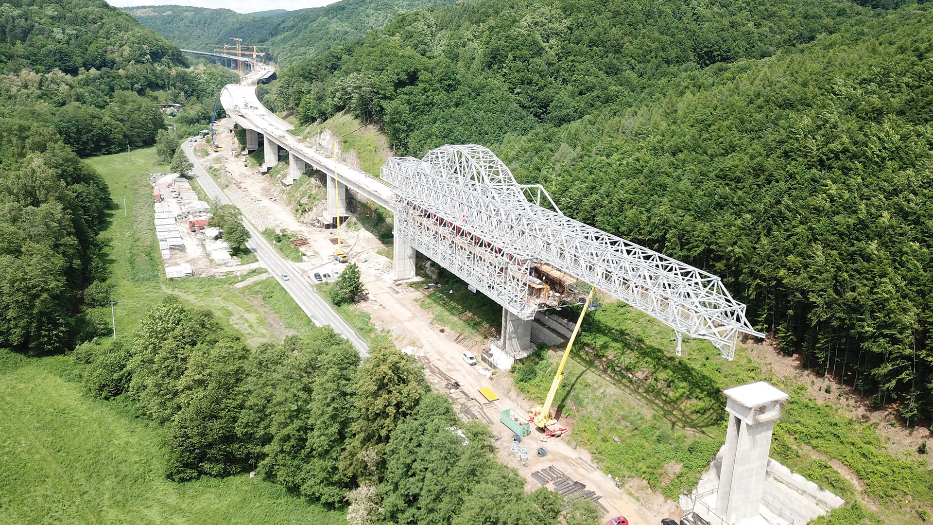 Jedinečný projekt najdlhšej mostnej estakády v SR na úseku R2 Kriváň – Mýtna
