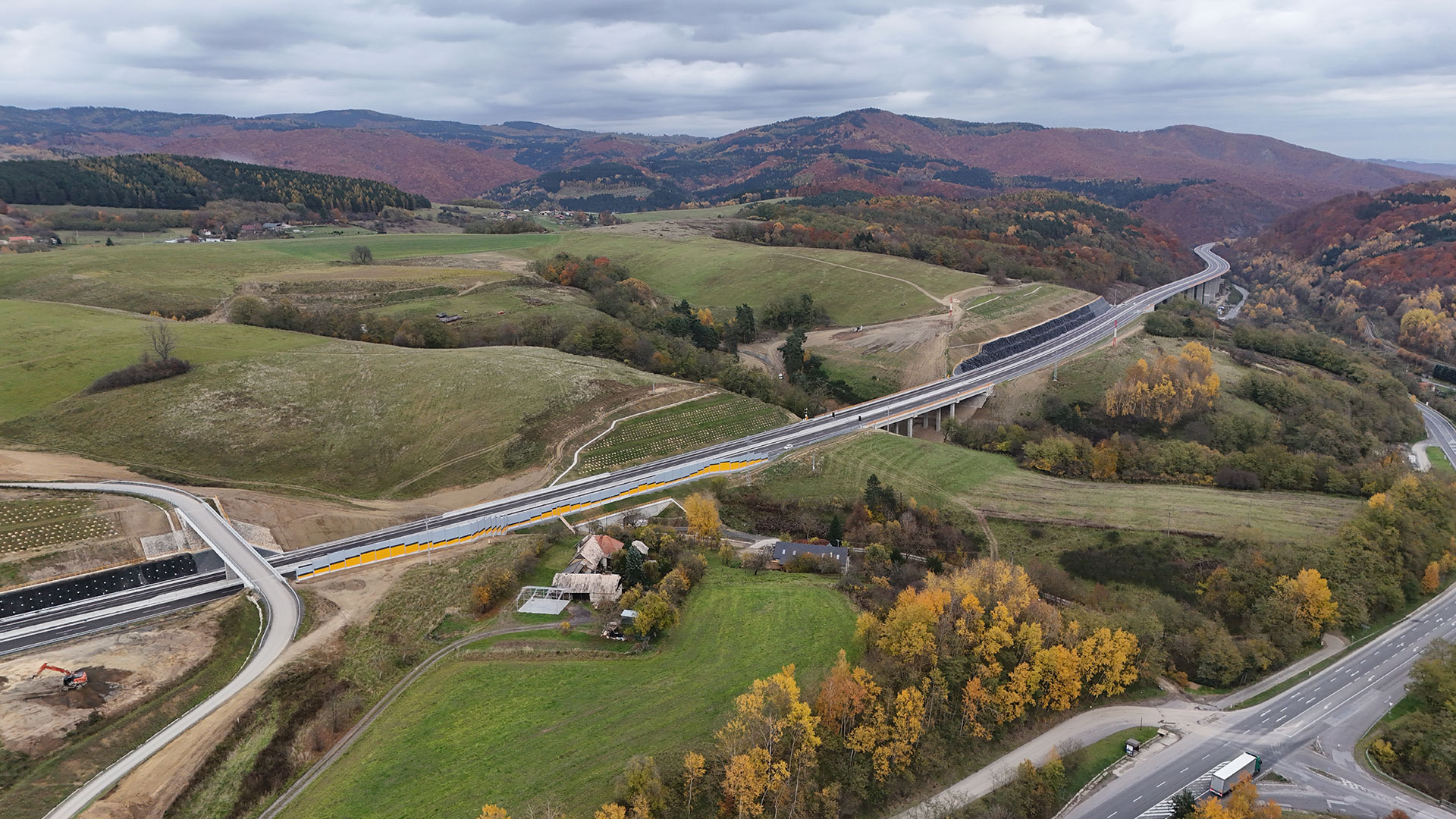 Výstavba mostných objektov a estakády na R2 Kriváň – Mýtna očami ďalšieho zhotoviteľa