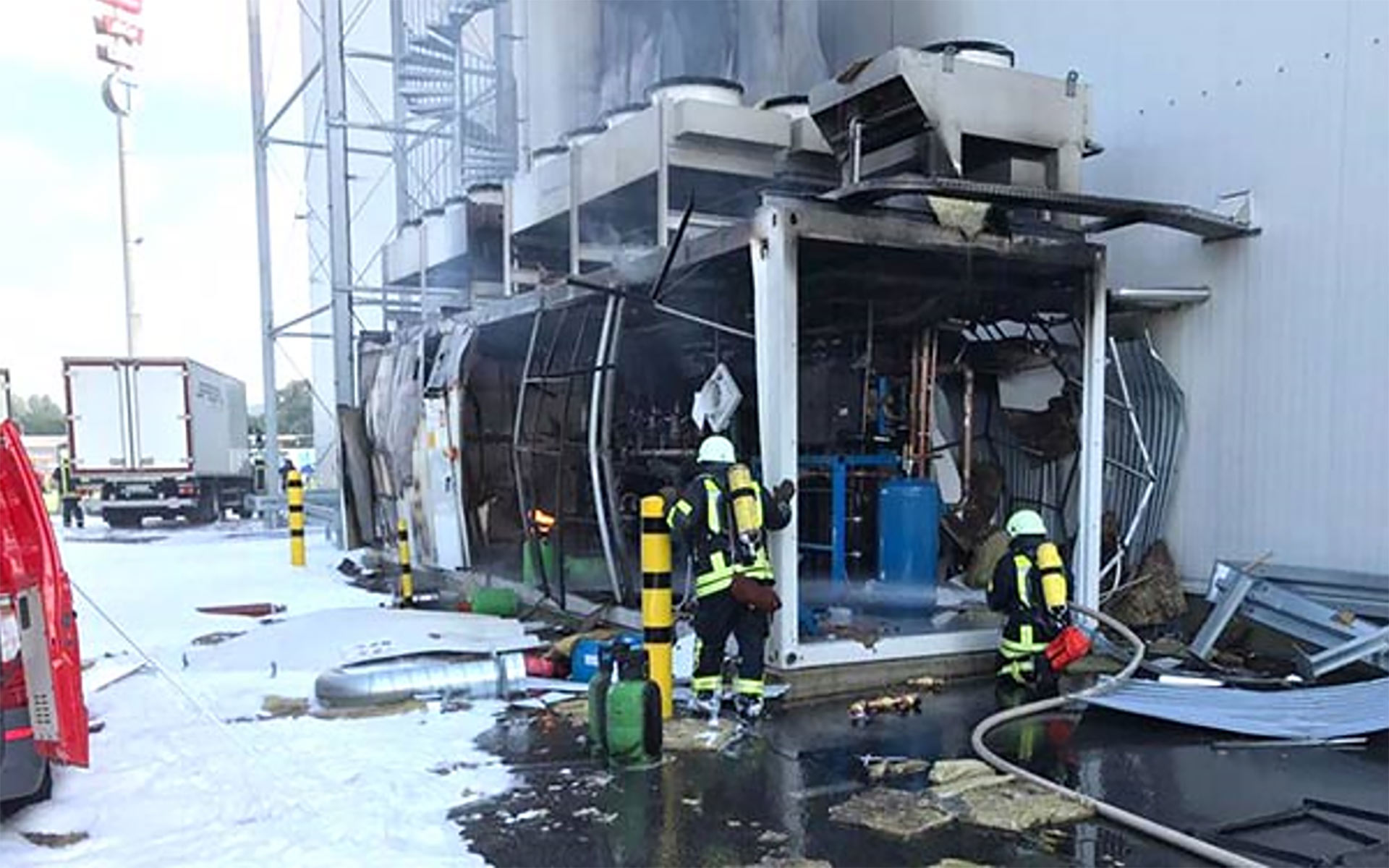 Obr. 2 Výbuch a požiar v chladiarenskom sklade v Dissene v nemeckom Osnabrücku