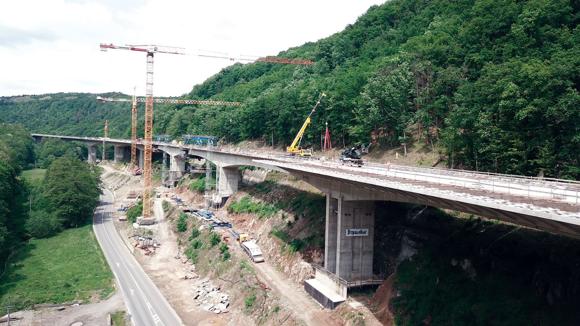 Jedinečný projekt najdlhšej mostnej estakády v SR na úseku R2 Kriváň – Mýtna