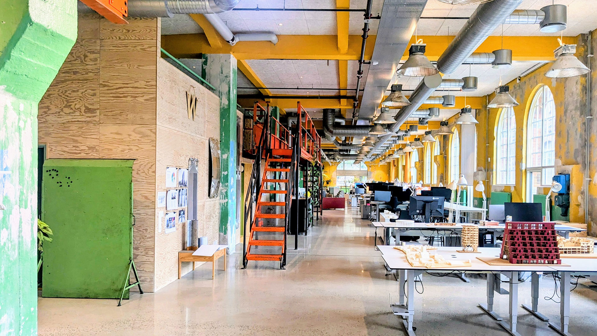 Za projektom interiéru stojí spoločnosť Varvsstaden AB spolu s architektmi Wingårdhs, ktorí teraz sami obývajú časti nedávno zrekonštruovaných priestorov.