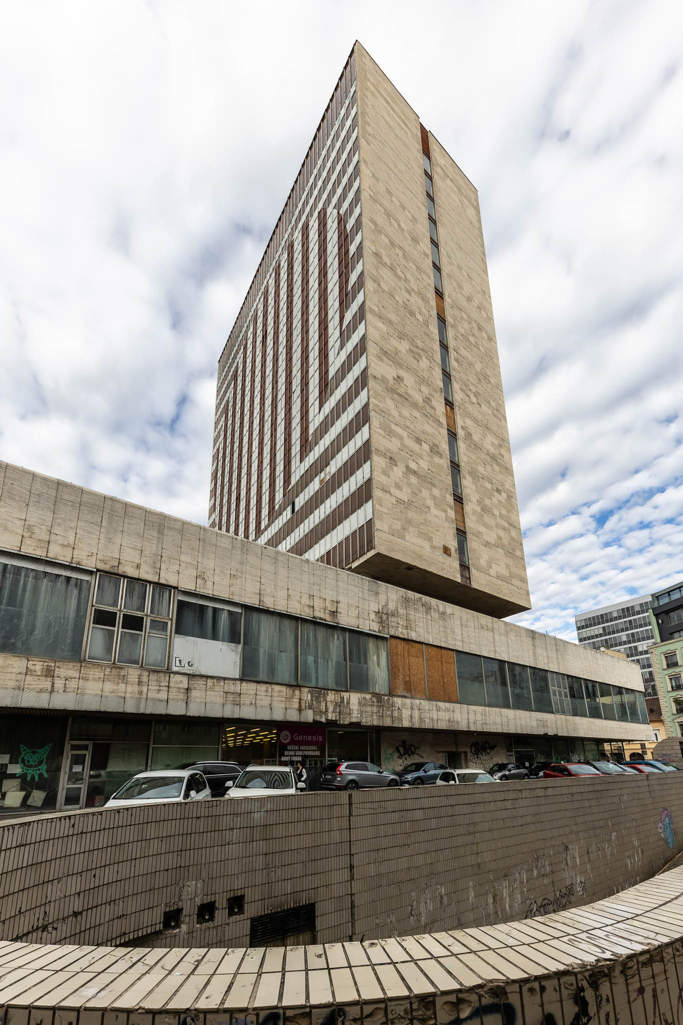 Súčasný stav hotela Kyjev a OD Prior, Bratislava-Staré Mesto