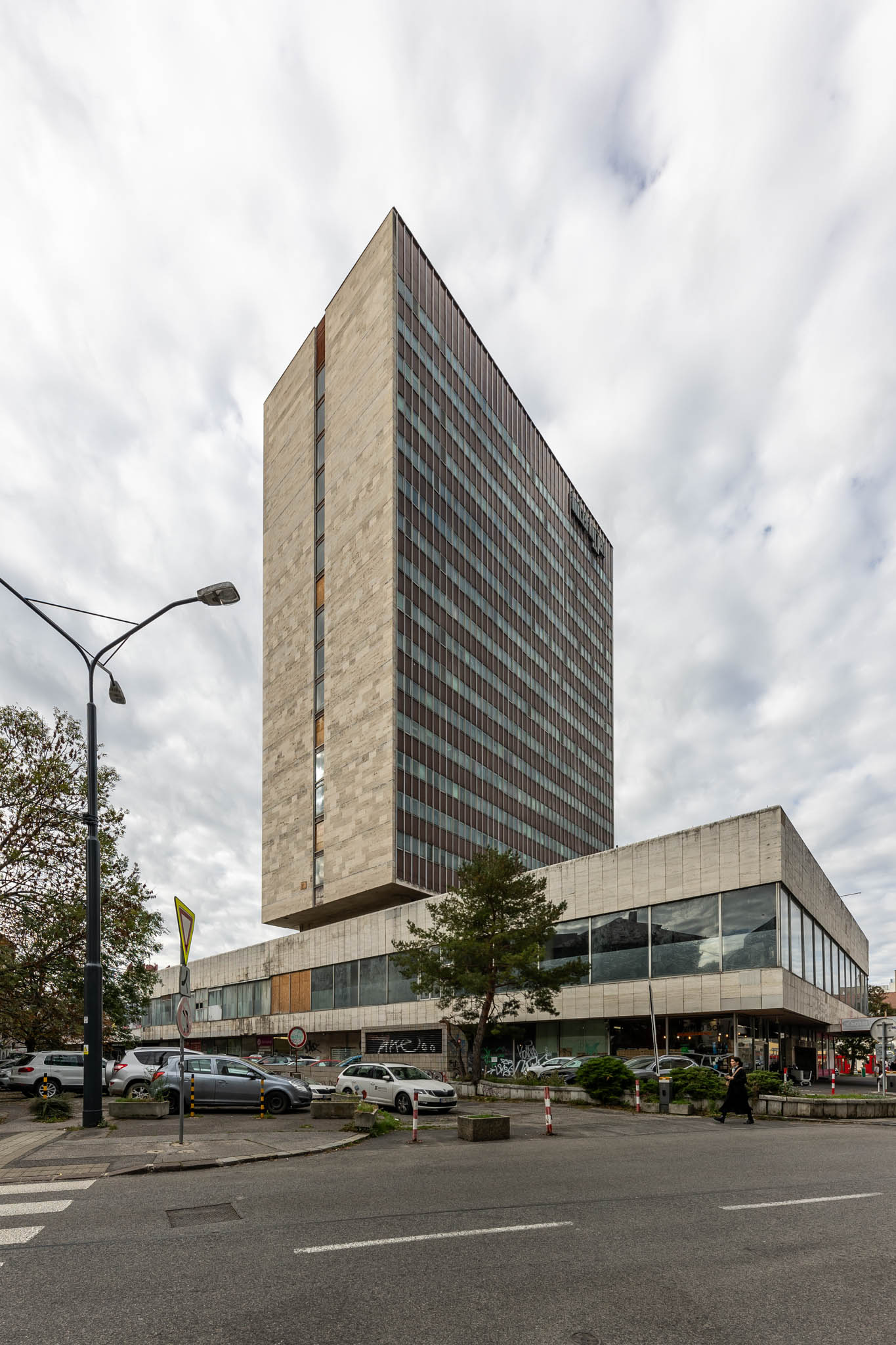 Súčasný stav hotela Kyjev a OD Prior, Bratislava-Staré Mesto