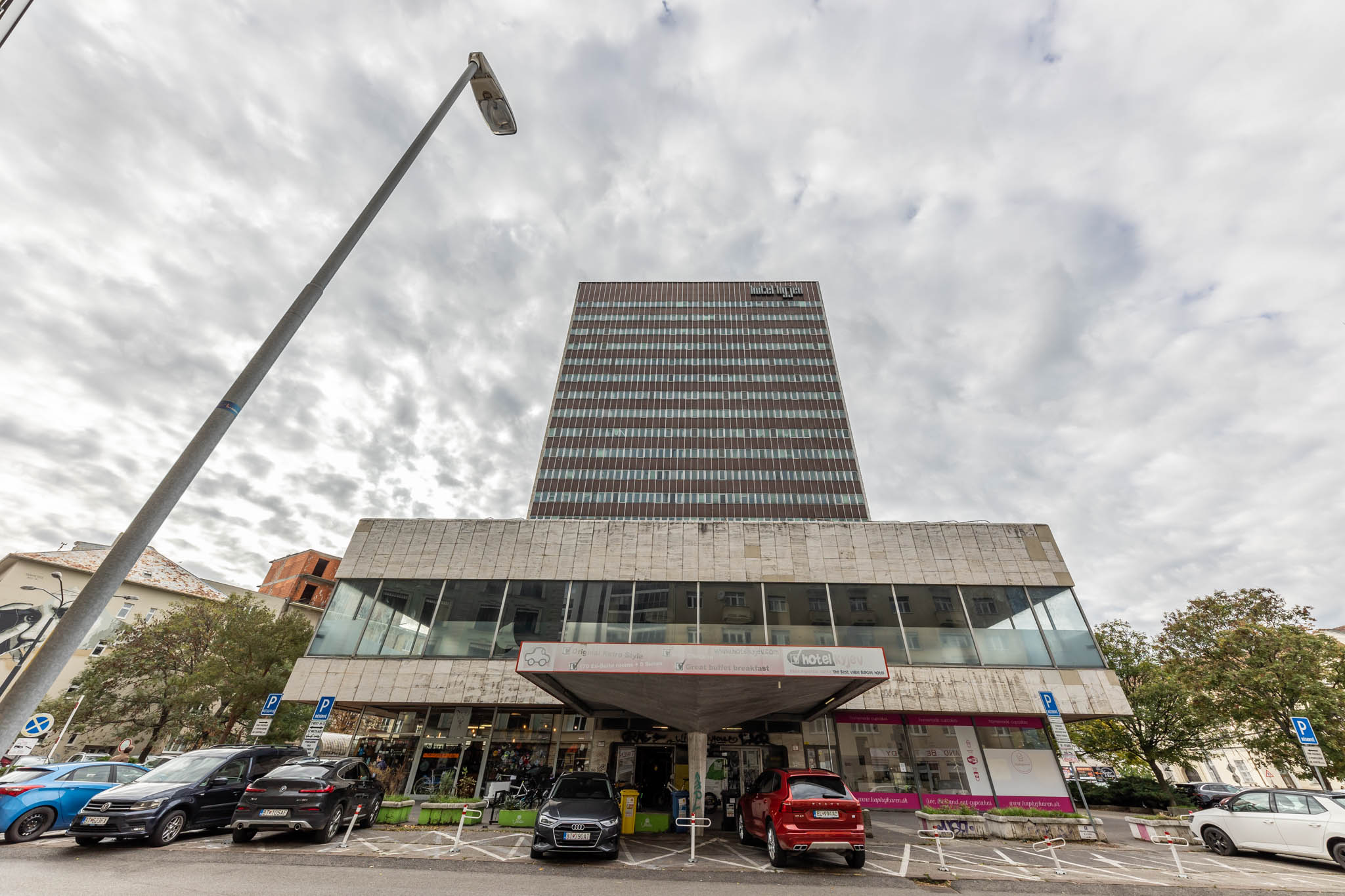 Súčasný stav hotela Kyjev a OD Prior, Bratislava-Staré Mesto