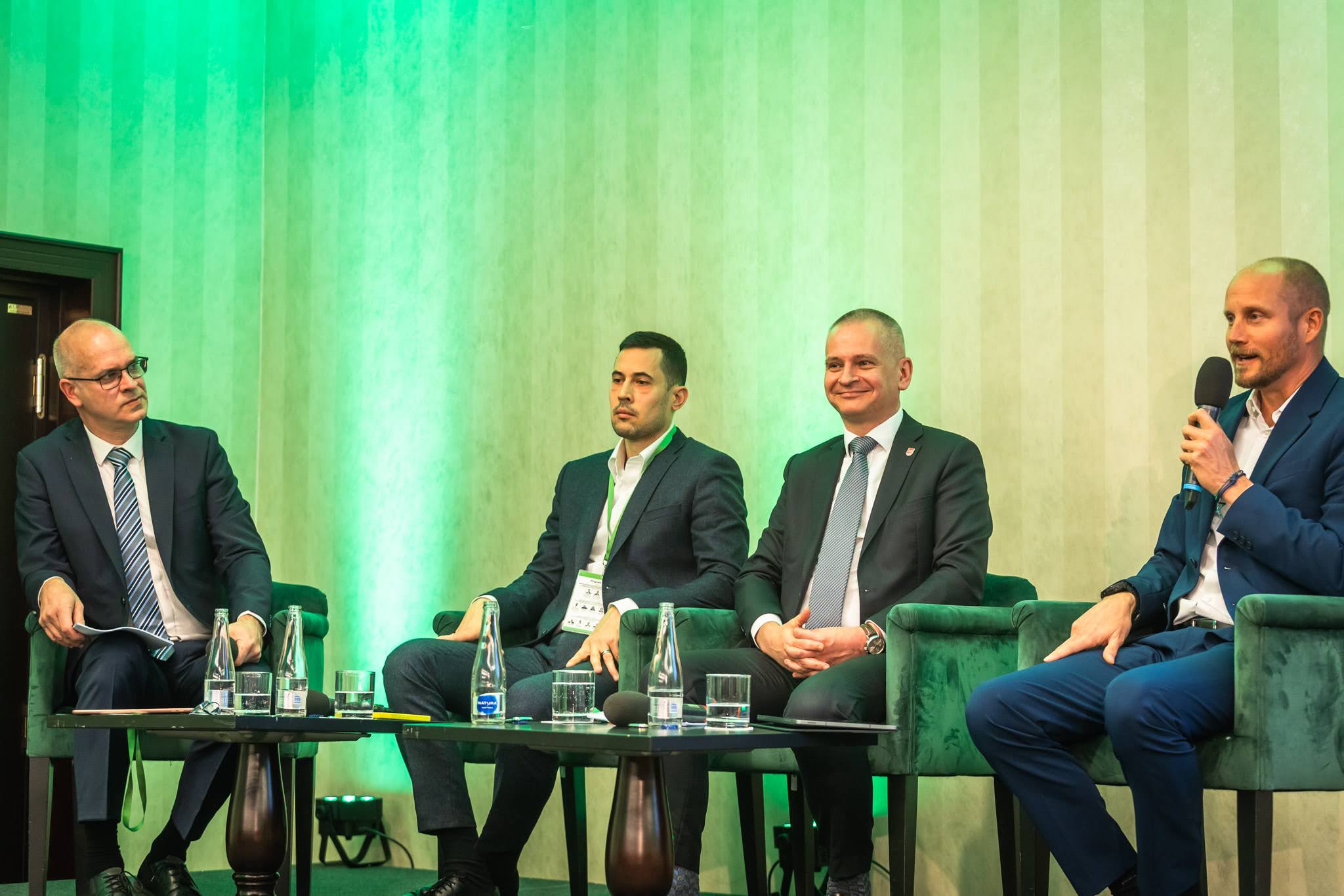 Prvý panel: Juraj Suchánek, IUR; Ján Mazúr, magistrát mesta Bratislavy; Martin Chren, Bratislava – Ružinov; Jakub Gossányi Immocap