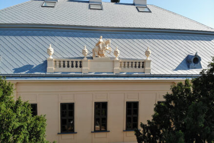 jazdecká socha na streche Veľprepoštského paláca