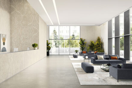 Moderný interiér s veľkoformátovým obkladom a minimalistickým dizajnom