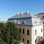 Veľprepoštský palác v Nitre po obnove s manzardovou strechou