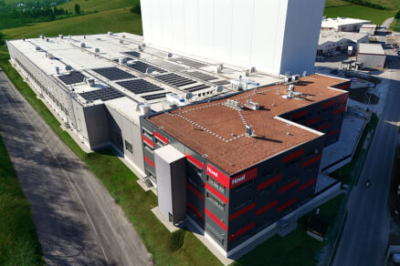 výrobná hala s fotovoltickou elektrárňou na streche