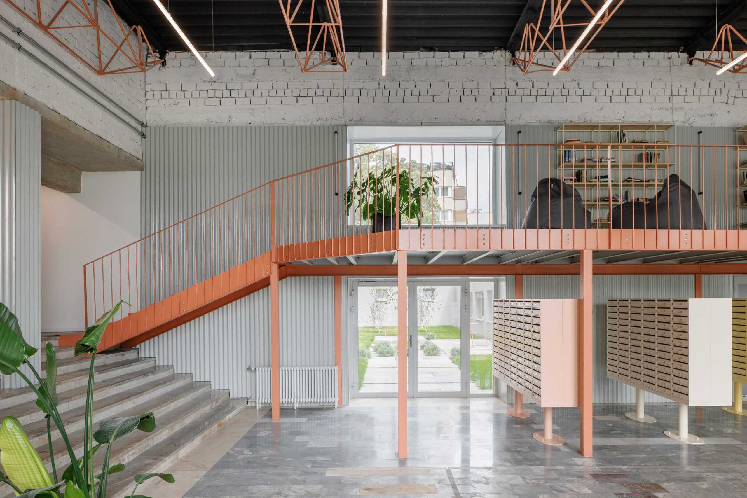 Výrazným momentom je revitalizácia pôvodného oceľového medziposchodia.