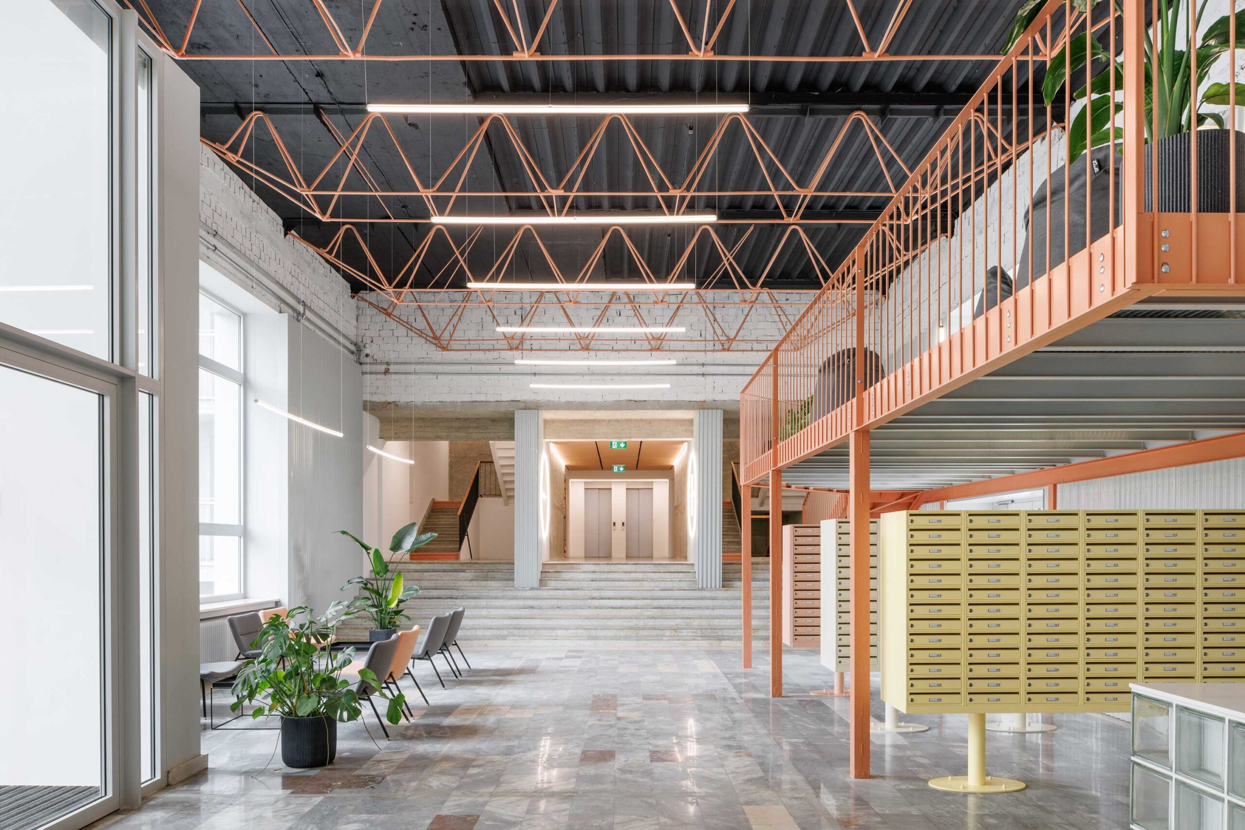Výrazným momentom je revitalizácia pôvodného oceľového medziposchodia.