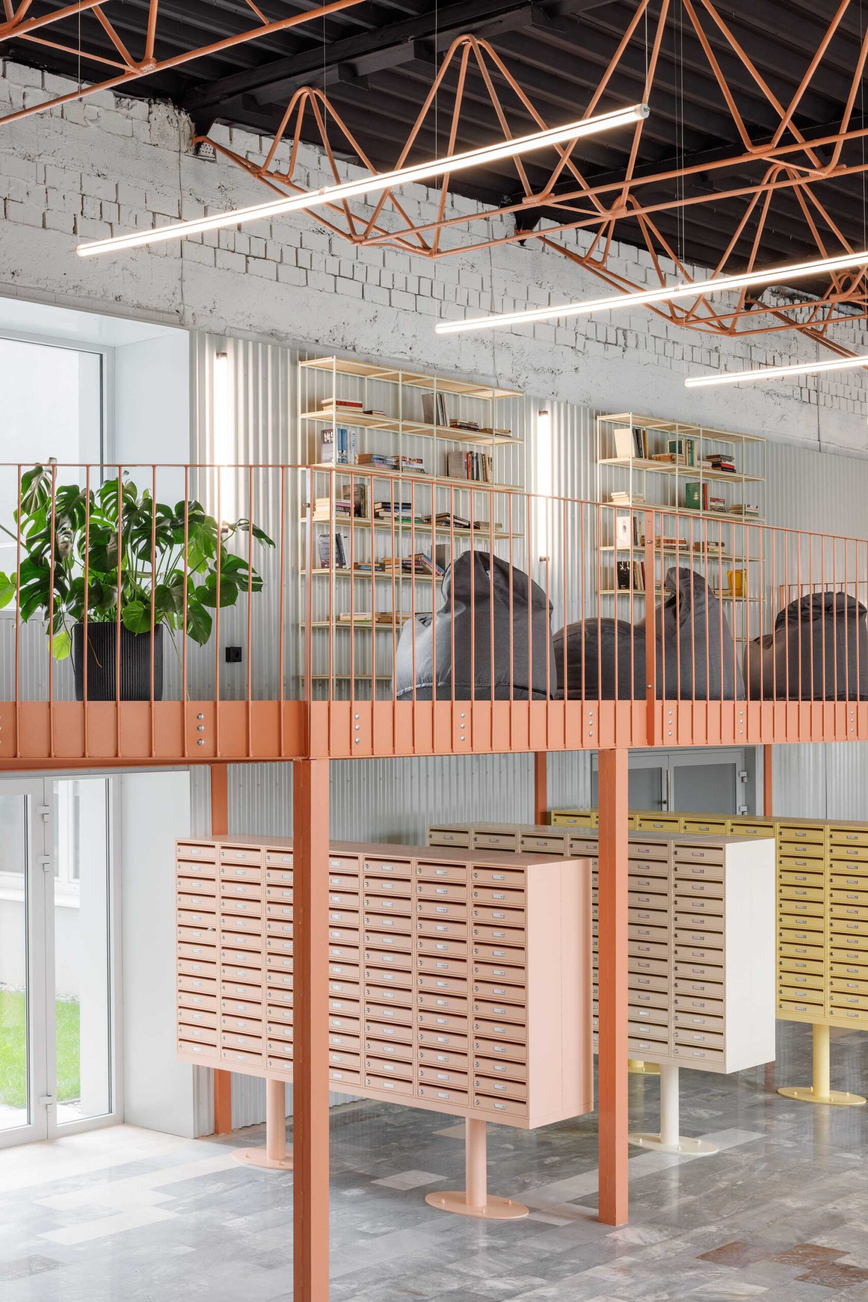 Výrazným momentom je revitalizácia pôvodného oceľového medziposchodia.