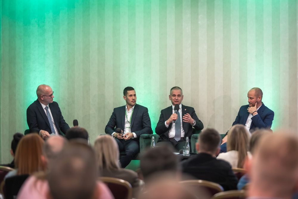 Developement Summit 2026 , zľava: Juraj Suchánek (IUR), Ján Mazúr ( bratislavský magistrát), Martin Chren (starosta mestskej časti Bratislava-Ružinov), Jakub Gossányi (Development Director, Immocap) Developement Summit 2026 , zľava: Juraj Suchánek (IUR), Ján Mazúr ( bratislavský magistrát), Martin Chren (starosta mestskej časti Bratislava-Ružinov), Jakub Gossányi (Development Director, Immocap)