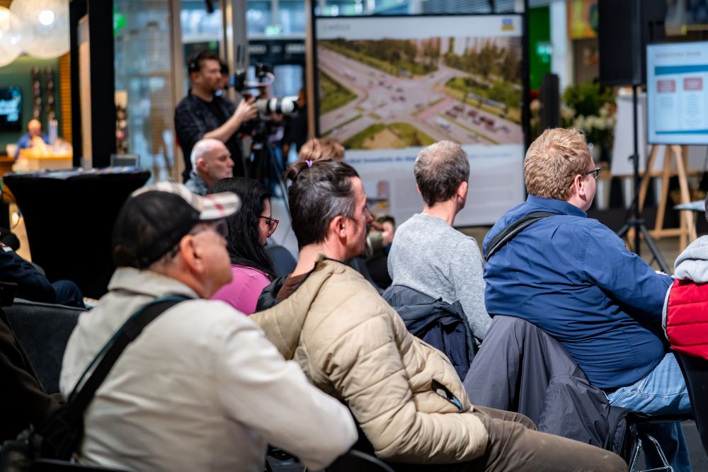 Účastníci diskusie o štátom podporovanom nájomnom bývaní v Košiciach.