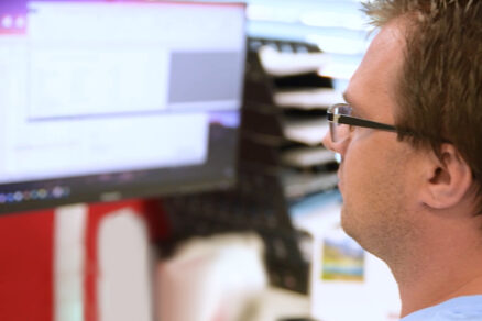 projektovanie elektroinštalácií na počítači v kancelárii