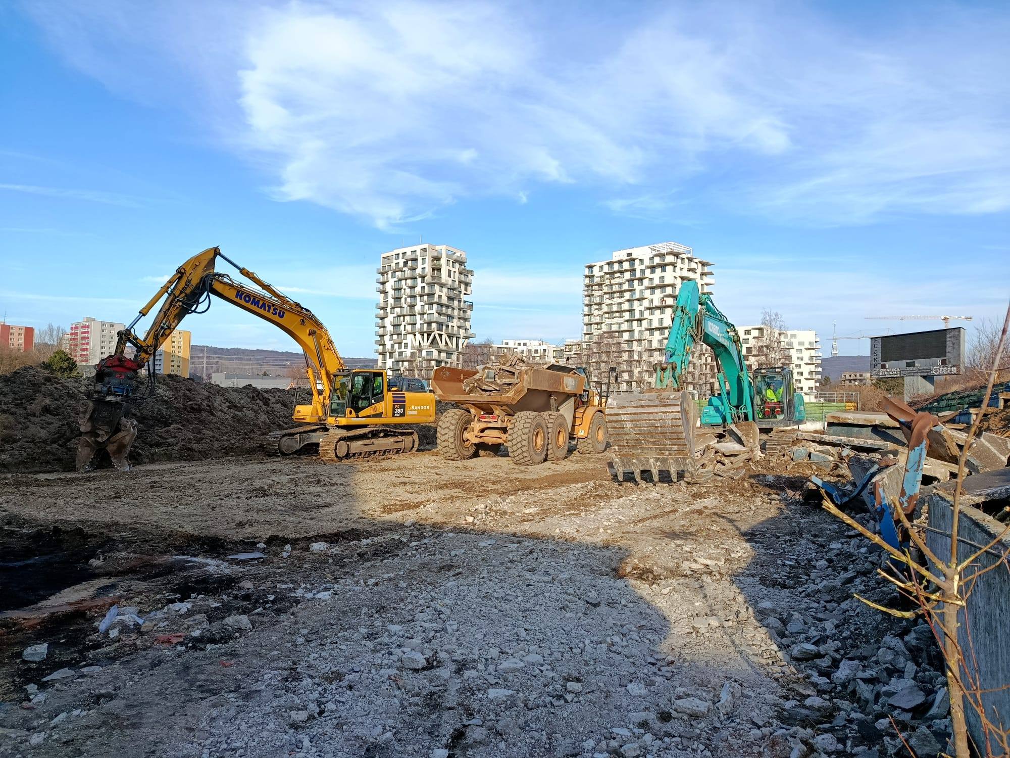 Z chátrajúceho areálu štadióna v bratislavskej Dúbravke sa stane moderné a dôstojné športové centrum.