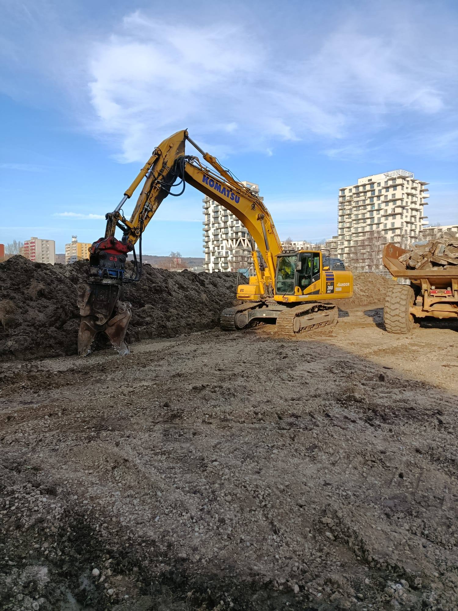 Z chátrajúceho areálu štadióna v bratislavskej Dúbravke sa stane moderné a dôstojné športové centrum.