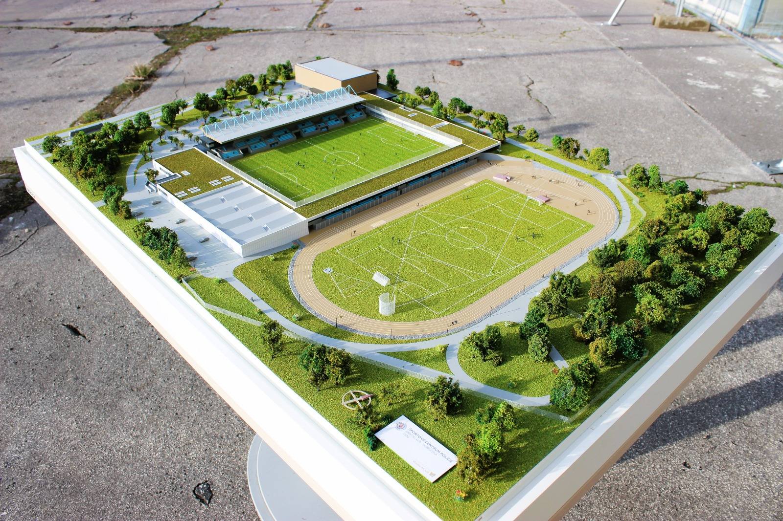 Z chátrajúceho areálu štadióna v bratislavskej Dúbravke sa stane moderné a dôstojné športové centrum.