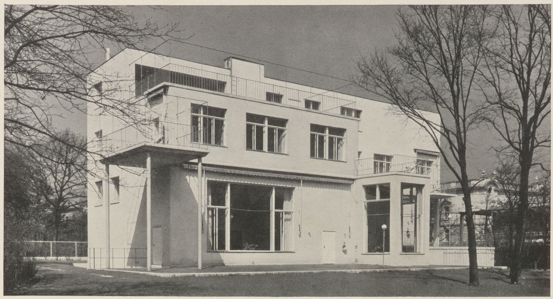 Vila židovskej rodiny Beerovcov v štvrti Hietzing bola postavená v rokoch 1929 až 1930 architektom Oskarom Wlachom a Josefom Frankom.