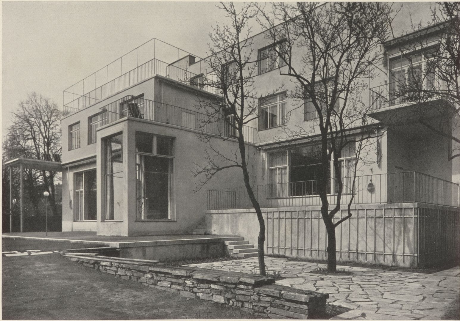 Vila židovskej rodiny Beerovcov v štvrti Hietzing bola postavená v rokoch 1929 až 1930 architektom Oskarom Wlachom a Josefom Frankom.