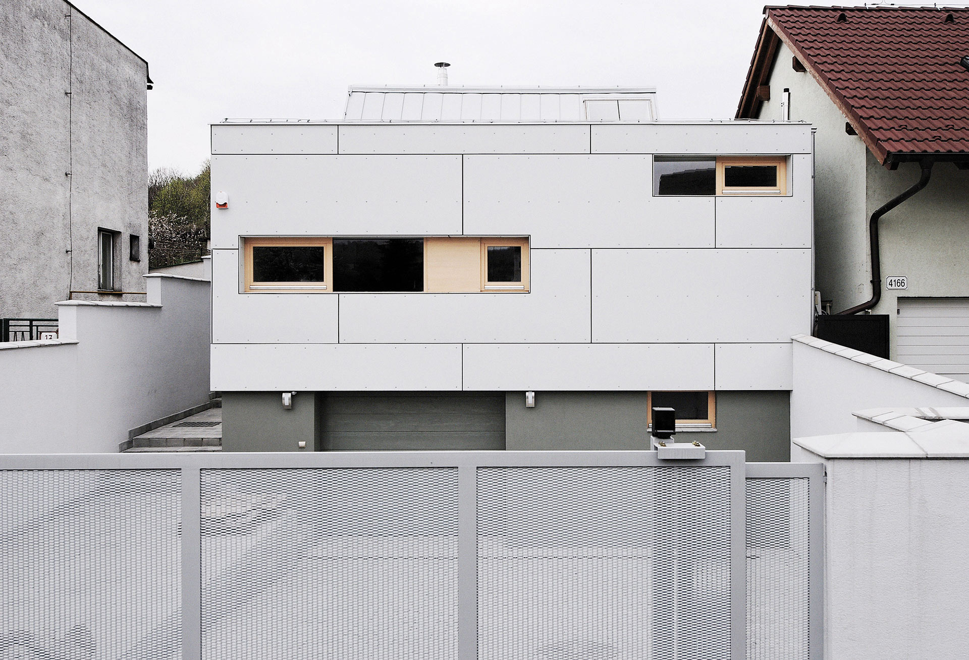 Rodinný dom DEV, Devín, 2010, nominácia na Cenu ARCH 2010, nominácia CE ZA AR 2010.