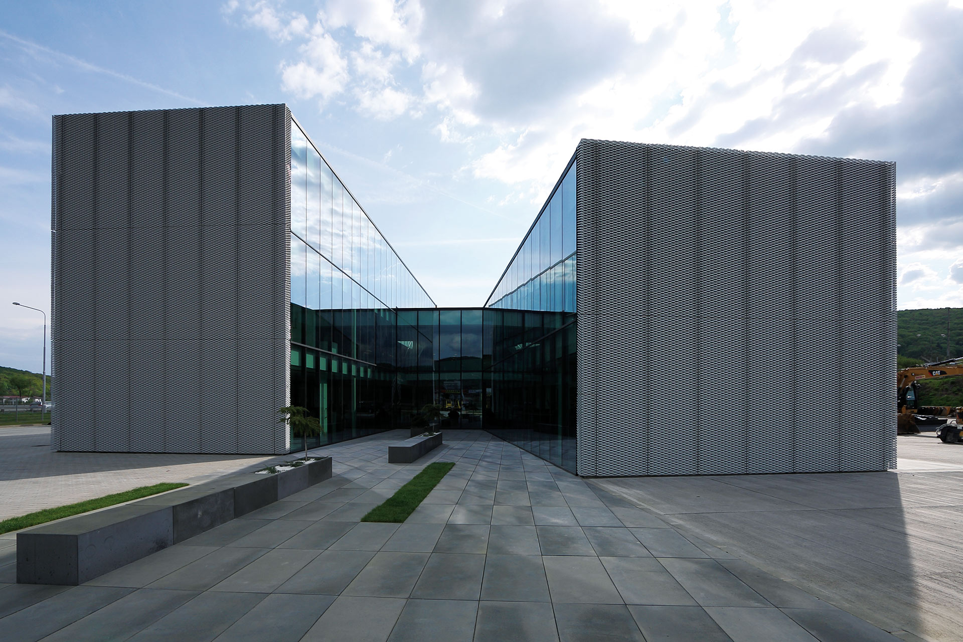 Centrála Zeppelin SK, Banská Bystrica, 2011, Cena ARCH, CE ZA AR, Cena Dušana Jurkoviča, nominácia na Piranesi Award v Slovinsku 2011, nominácia na Mies van der Rohe Award 2013