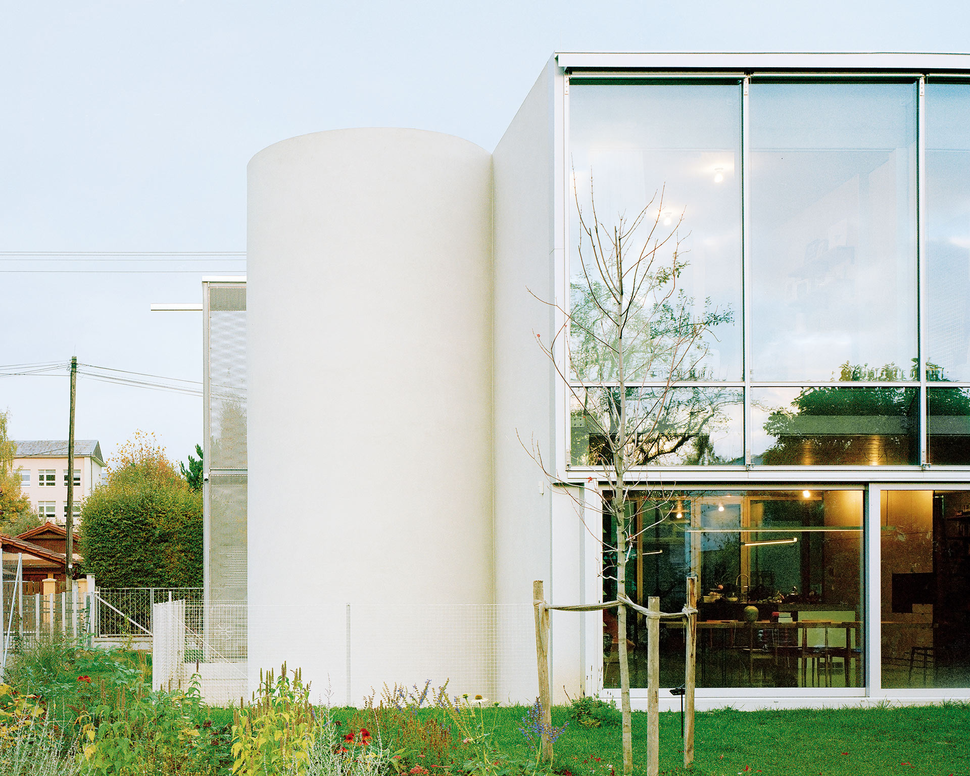 Vila Bôrik, Žilina, 2021. Autori Martin Jančok, Michal Janák, Zuzana Kovaľová, Ruslan Dimov, krajinná architektúra Michal Marcinov. CE ZA AR 2022, nominácia na Piranesi Award 2022, nominácia na CDJ 2022, nominácia na EU Mies Award 2024, finalista BigMat Award 2023.
