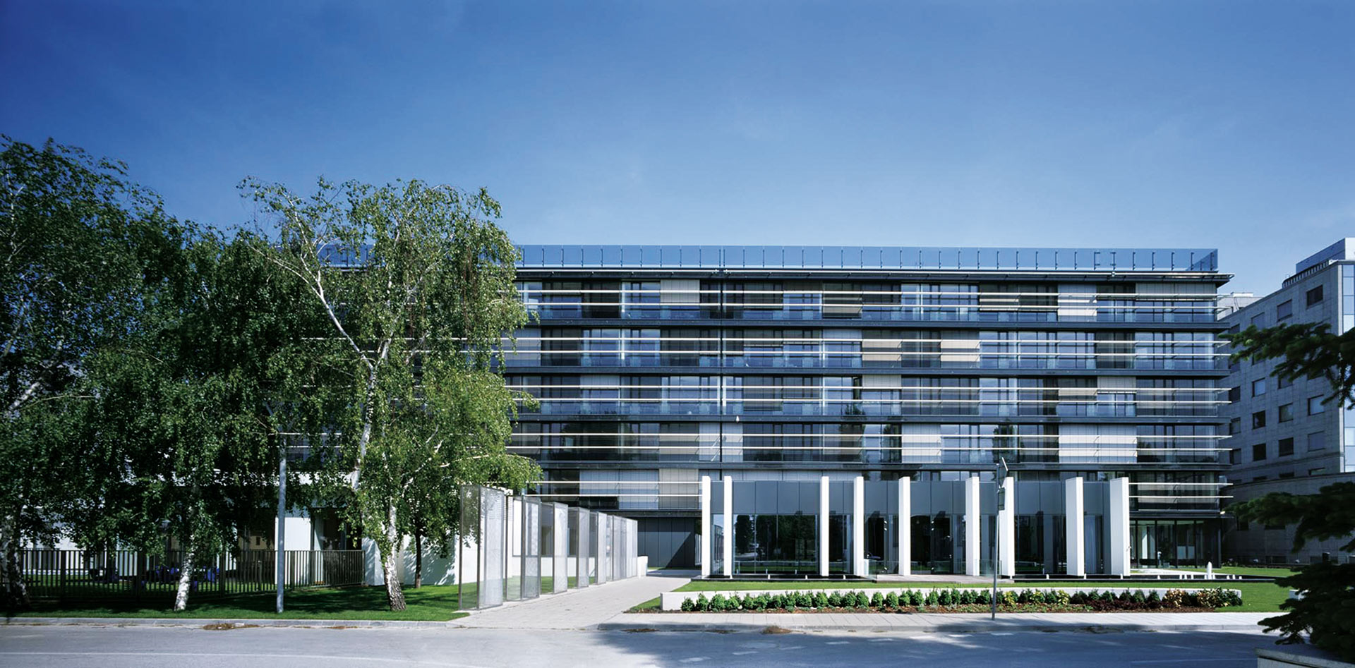 Nová administratívna budova SPP, Centrála, Bratislava, 2010. Autor konceptu: GFI. Autor a generálny projektant: SIEBERT + TALAŠ.
