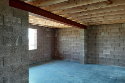 Interiér stavby z Durisol tvaroviek počas realizácie