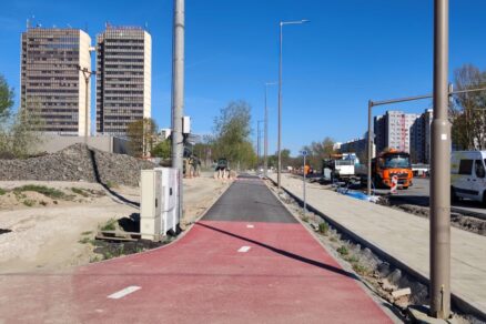 Práce na moste pri budove Technopolu v Bratislave-Petržalke