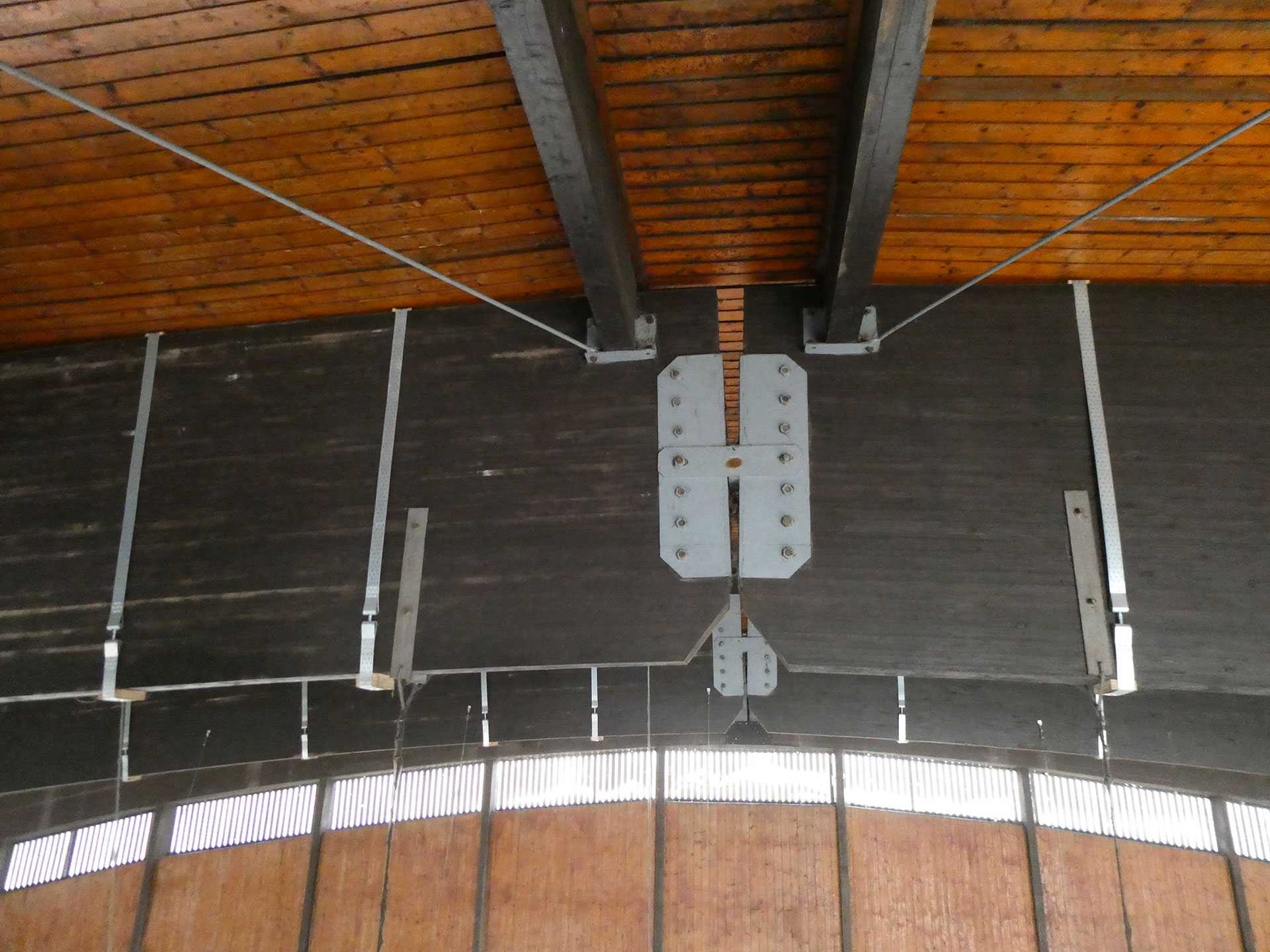 Obr. 8 Vrcholový kĺb