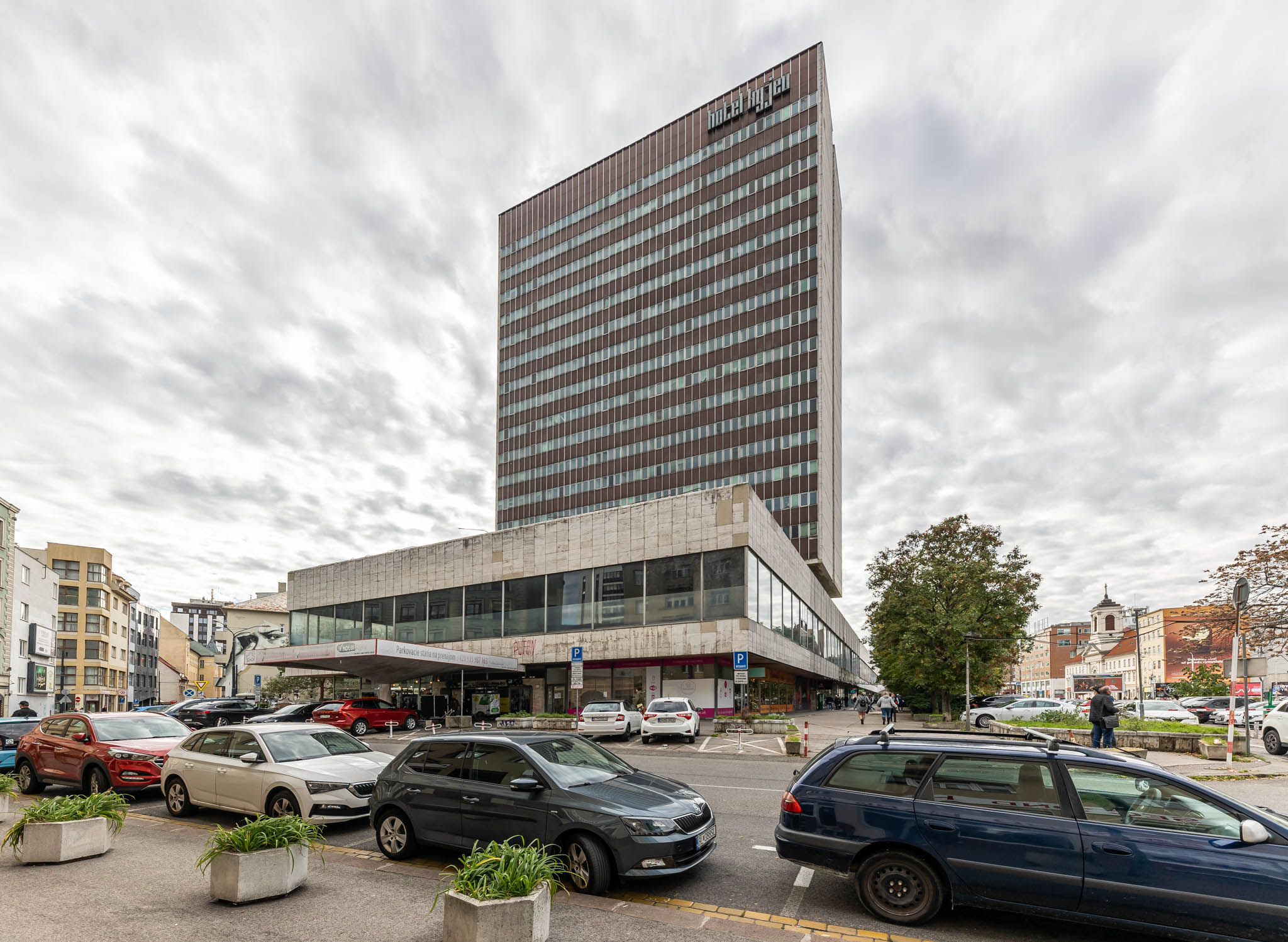 Súčasný stav hotela Kyjev a OD Prior, Bratislava-Staré Mesto