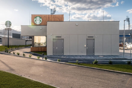 Nová Drive Thru kaviareň v Žiline s moderným architektonickým riešením