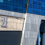 Nivy Tower s fasádou z GRC panelov z bieleho cementu