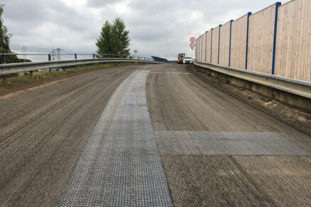 Obr. 4 Aplikácia kompozitnej mreže GlasGrid® Rapid na problematické miesta